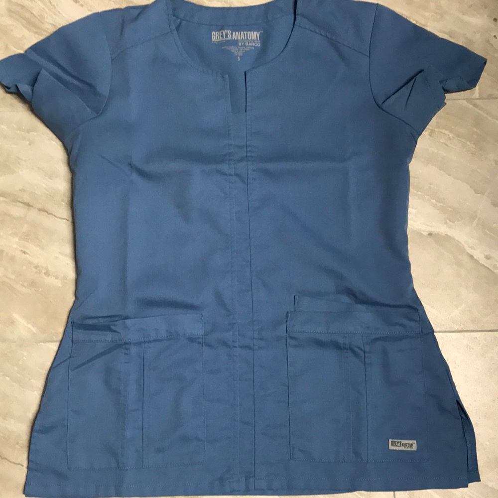 Scrub top